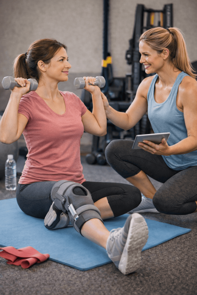 Coaching sportif adapté pour femme avec pathologie ou blessure, séance sécurisée et personnalisée